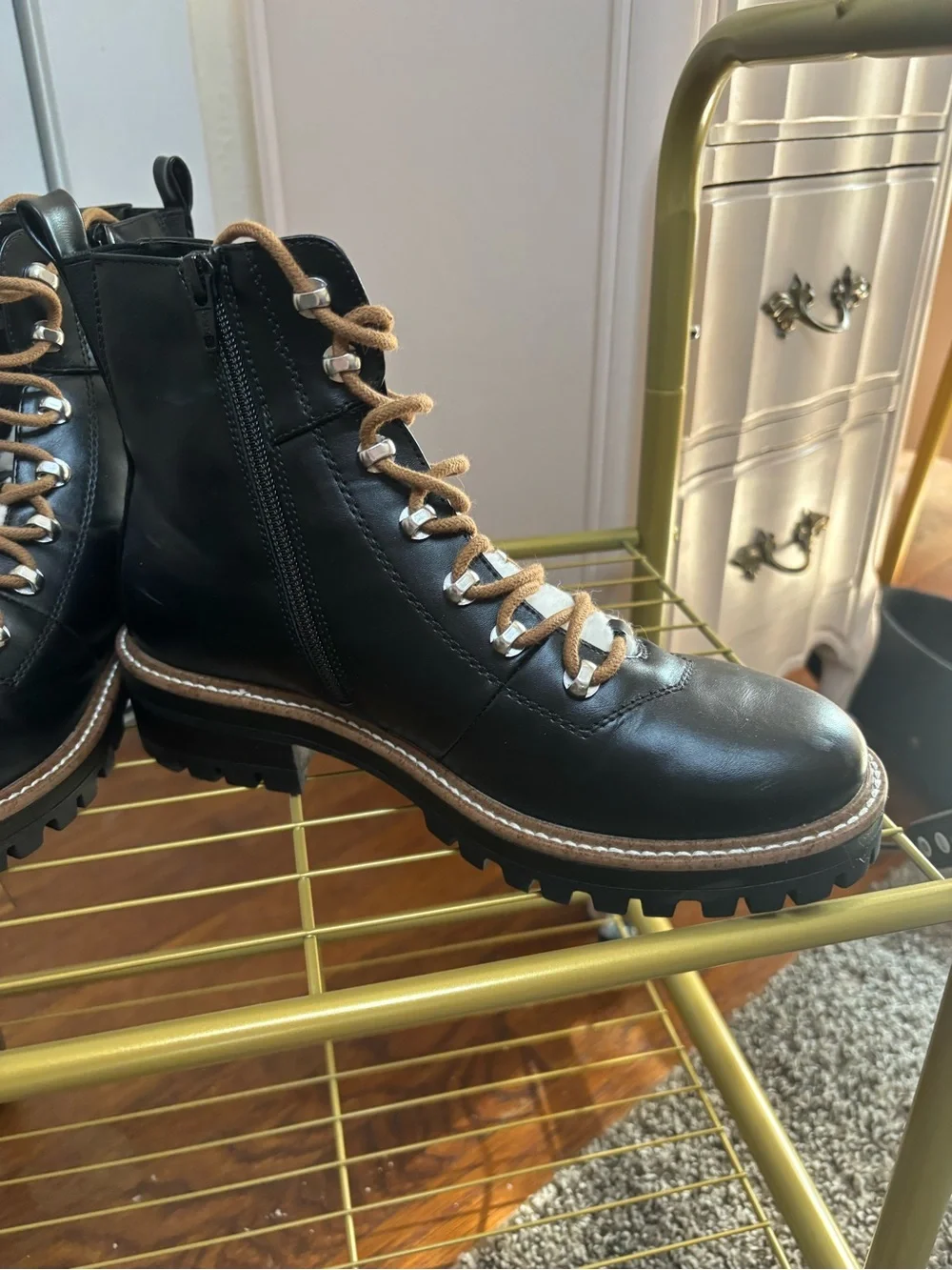a new day Leighton Hiking Winter Lace-Up Boots Size 9 Like New